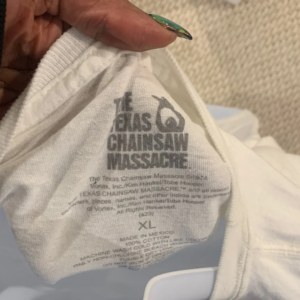 Texas Chainsaw Massacre Graphic Tee - Picture 2 of 3